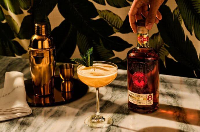 BACARDI RESERVA OCHO 8YO RUM butelka i koktajl